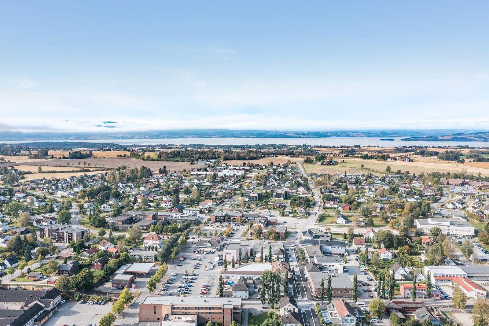 Dronefoto over Stange sentrum Galleribilde
