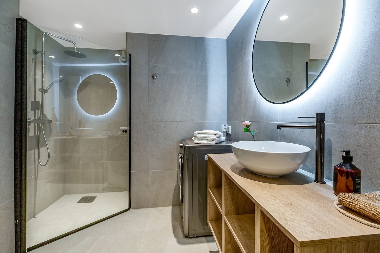 Dette badet hører til rom 8 og 9 og benyttes kun av to personer. Galleribilde