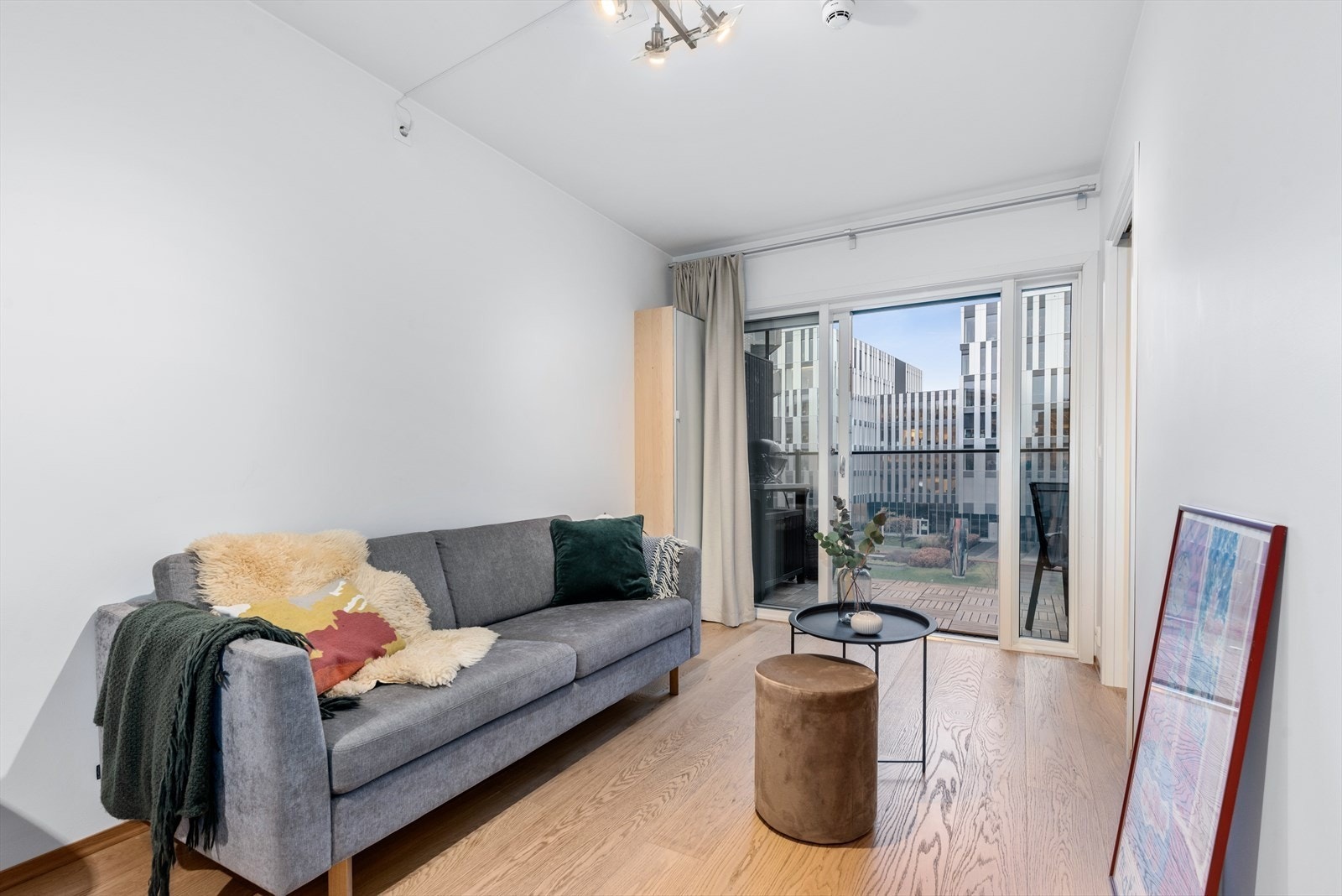 The sofa has been replaced since the photo was taken/Det er satt inn ny sofa etter dette bilde ble tatt Galleribilde