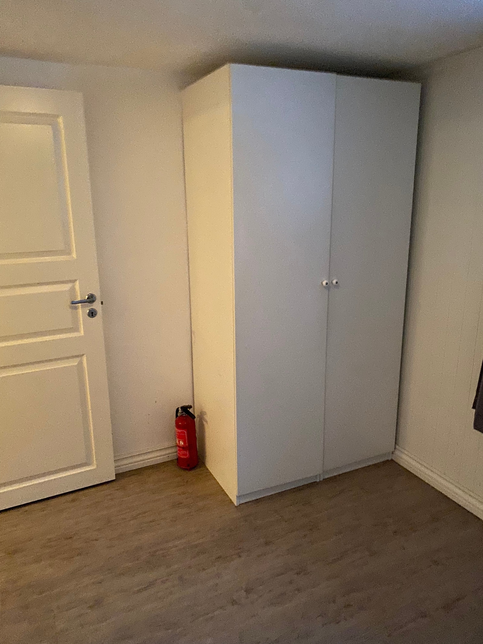 Soverom med skap Galleribilde