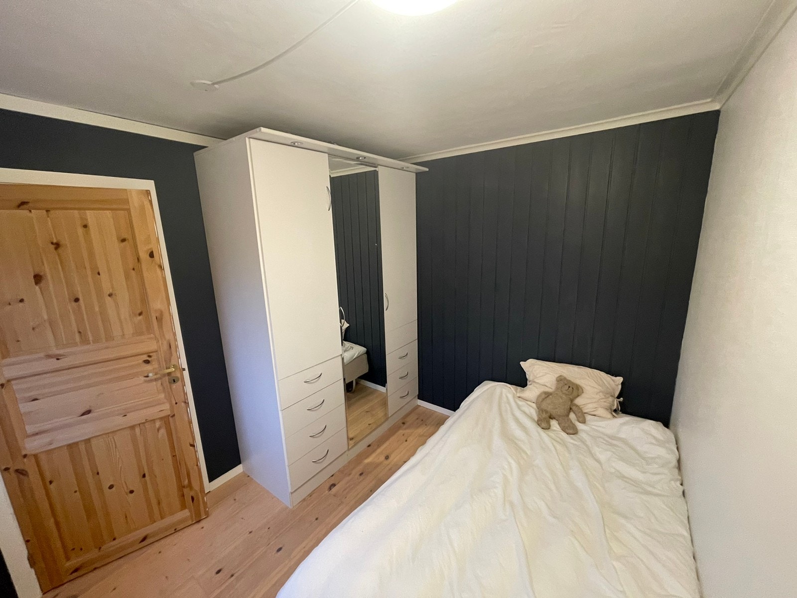 Soverom , bildet avviker, rommet vil lages større før utleie, vi være ca 11 m2 Galleribilde