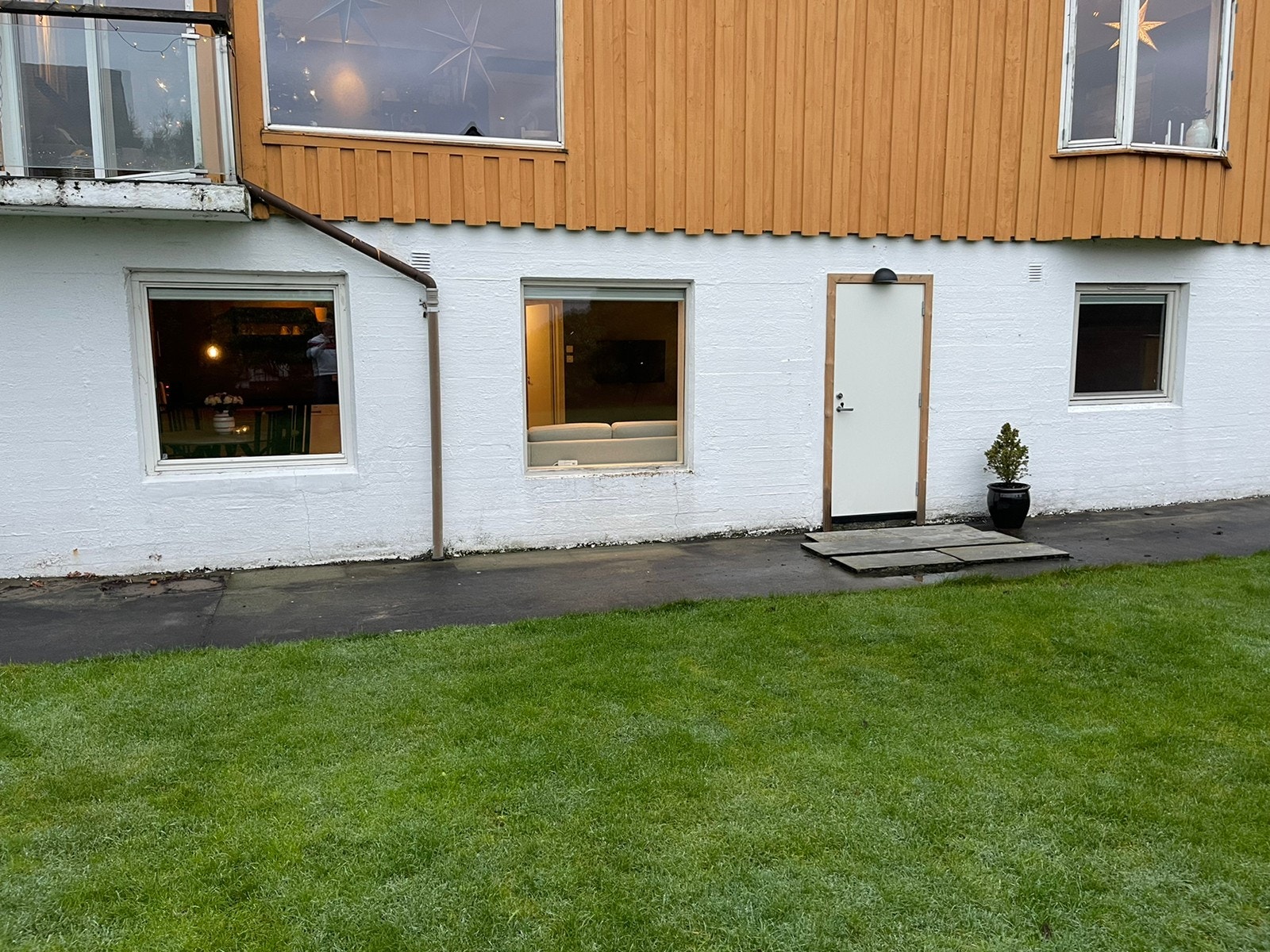 Fasade og inngang Galleribilde