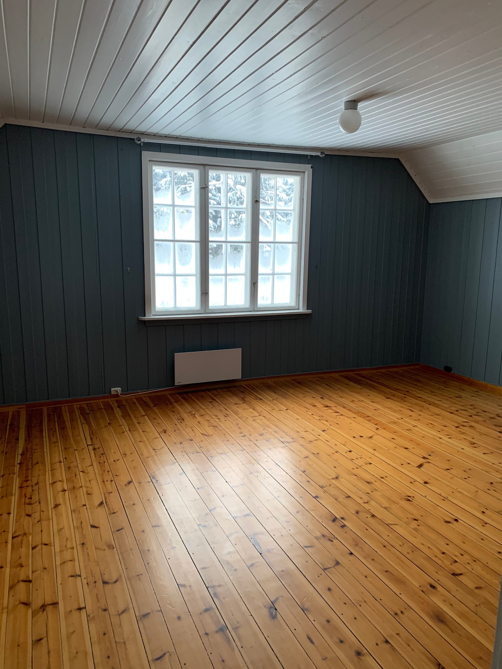 Soverom. Nytt vindu satt inn Galleribilde