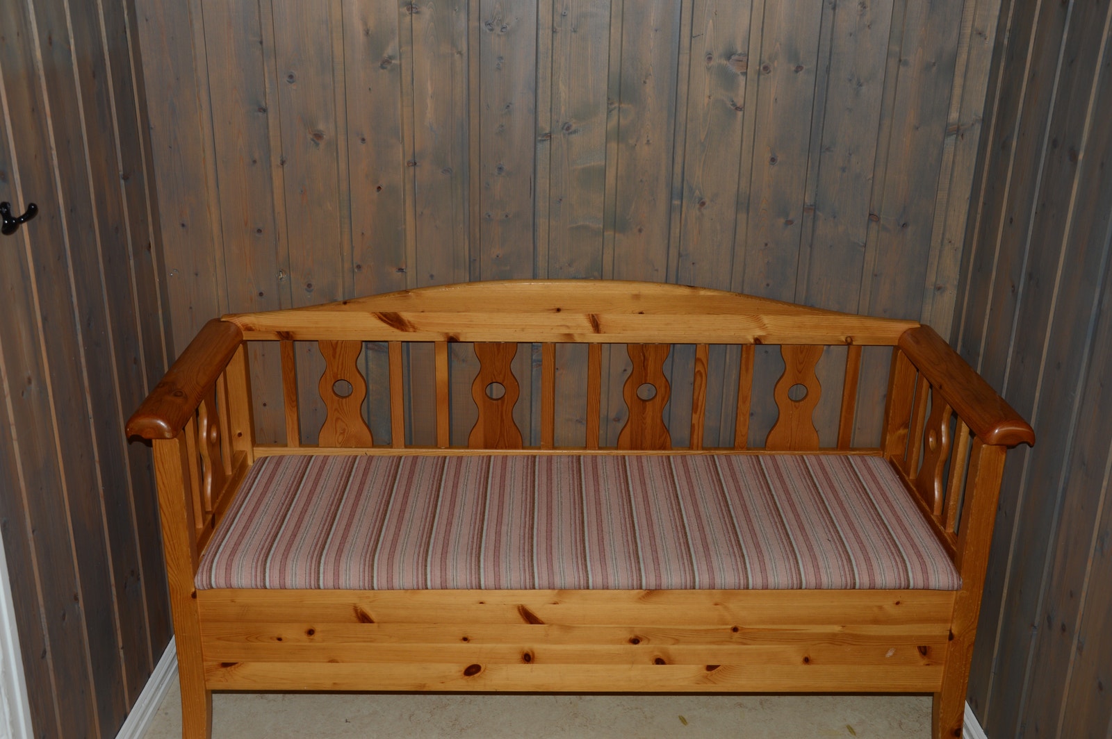 Yttergangen finnes en hyggelig slagbenk. Galleribilde