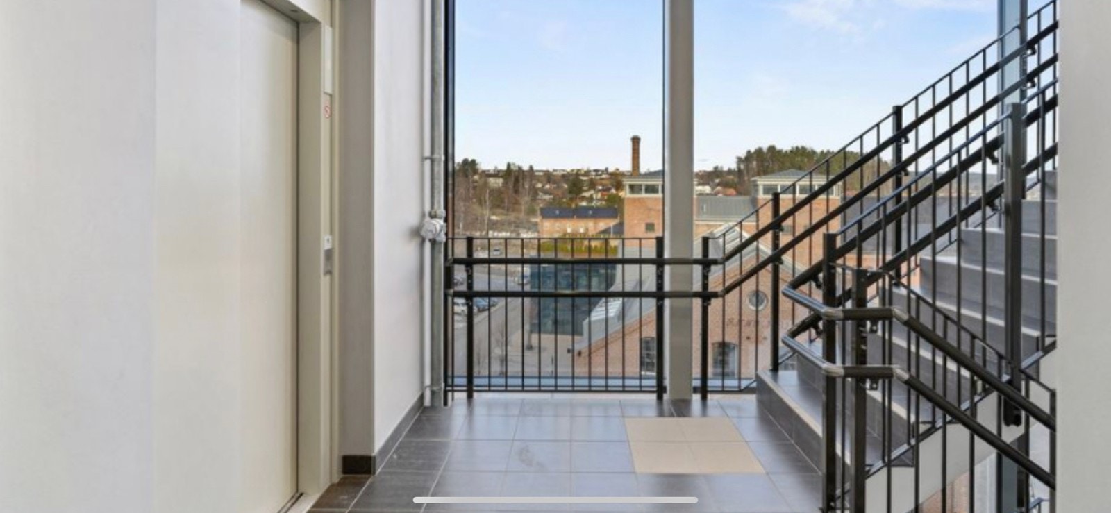 Innbydende og moderne trapperom Galleribilde