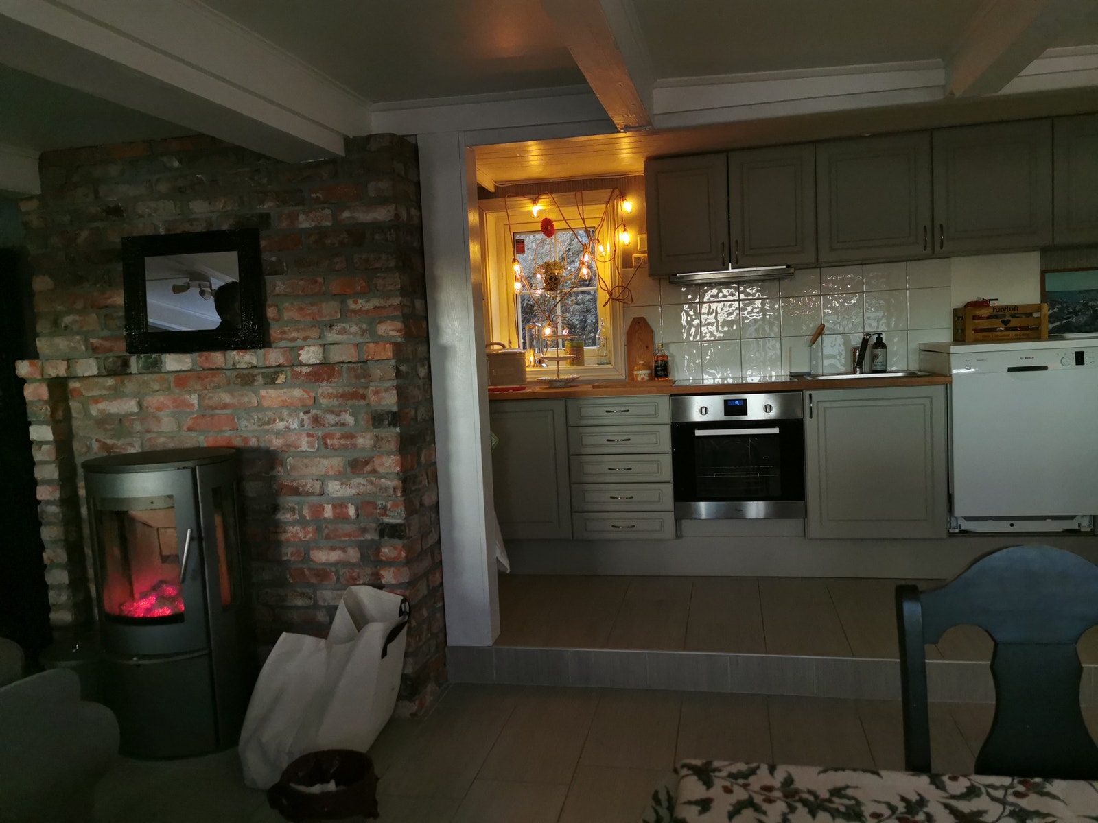 Kjøkken sett fra spiseplass Galleribilde