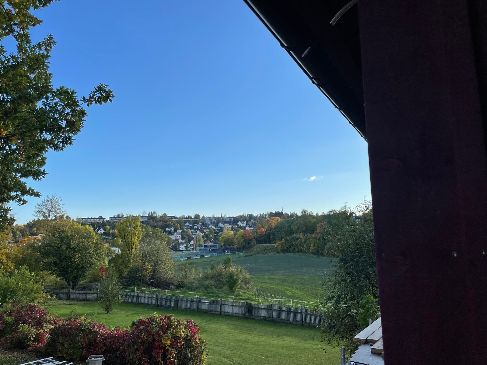 Utsikt fra inngangsparti. Galleribilde