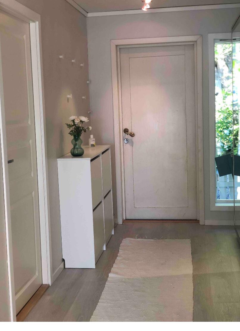 Gang. Ny oppusset stort og godt garderobeskap ( sees ikke på bildet. ) Galleribilde