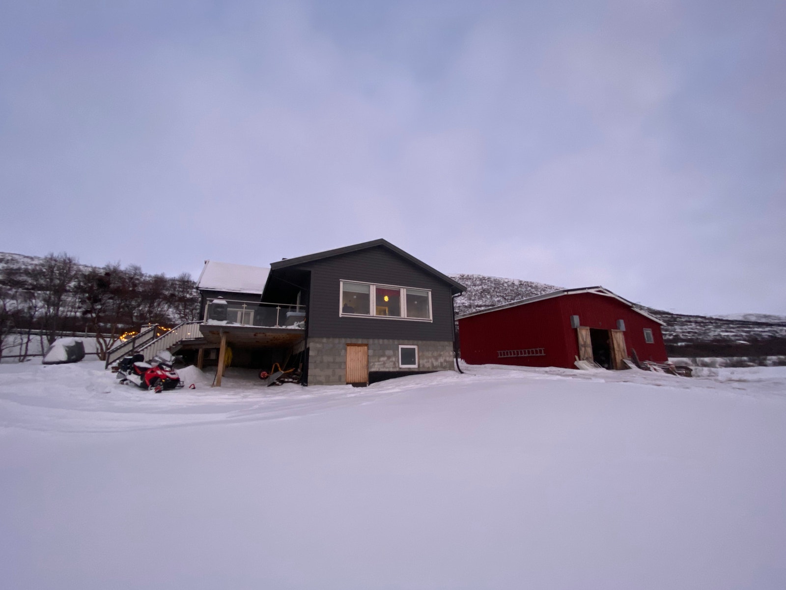 Sørsiden av huset Galleribilde