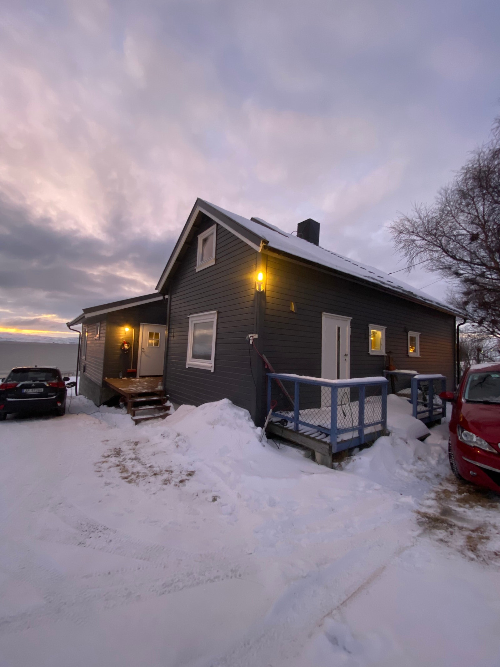 Østsiden av huset Galleribilde