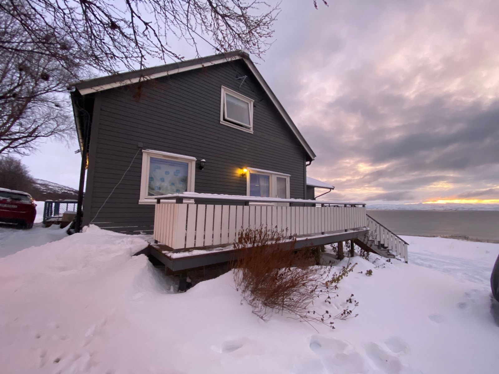 Vestsiden av huset Galleribilde
