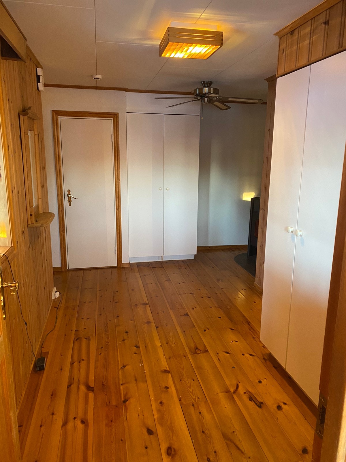 Romslig gang med bra lagringsplass Galleribilde