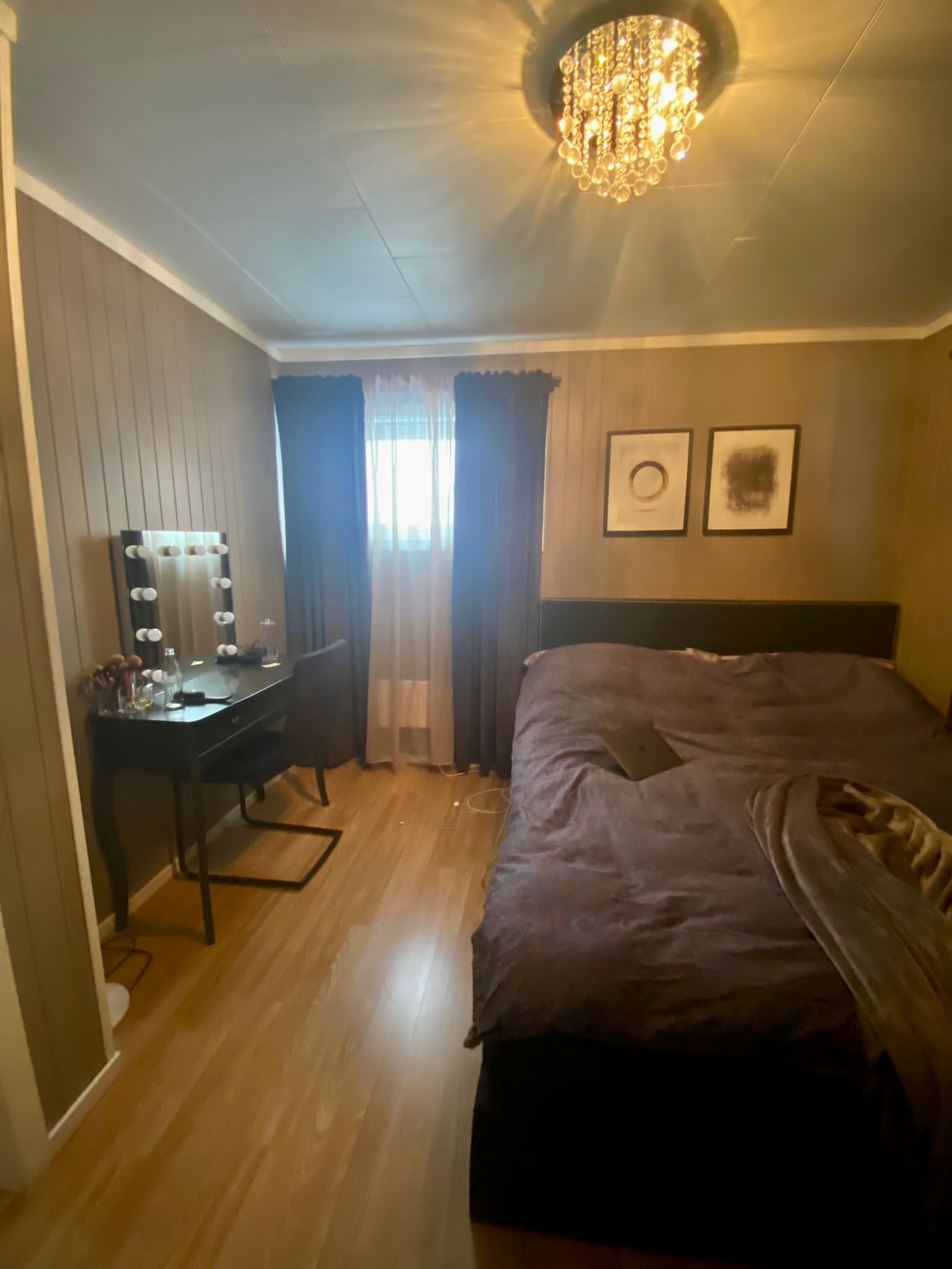 To romslige soverom i enden av gangen Galleribilde