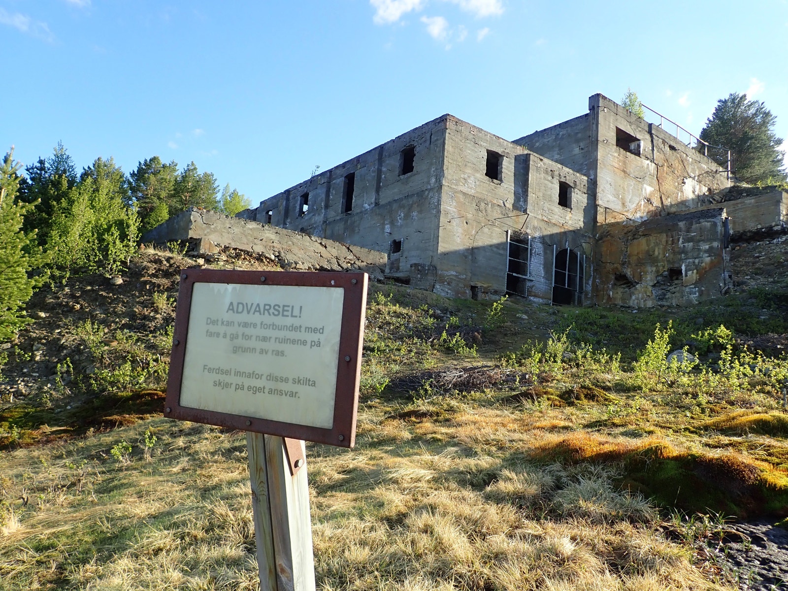 Røstvangen gruver ble nedlagt for over 100 år siden, men fortsatt finnes det mange spennende minner fra gruvedriften i området. (Vaskeriet på bildet hvor kisen ble vasket og behandlet) Galleribilde