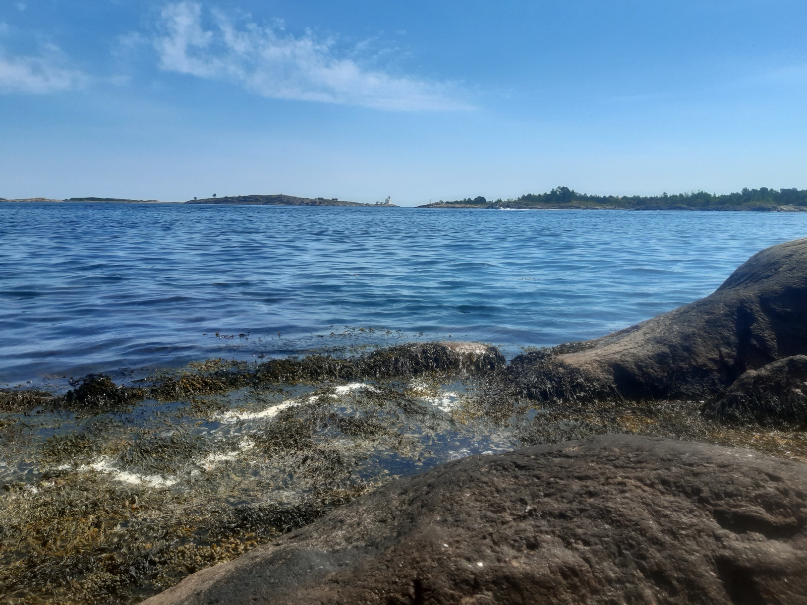 Badeplass 150 m fra leiligheten, Lyngør fyr i bakgrunnen. Galleribilde