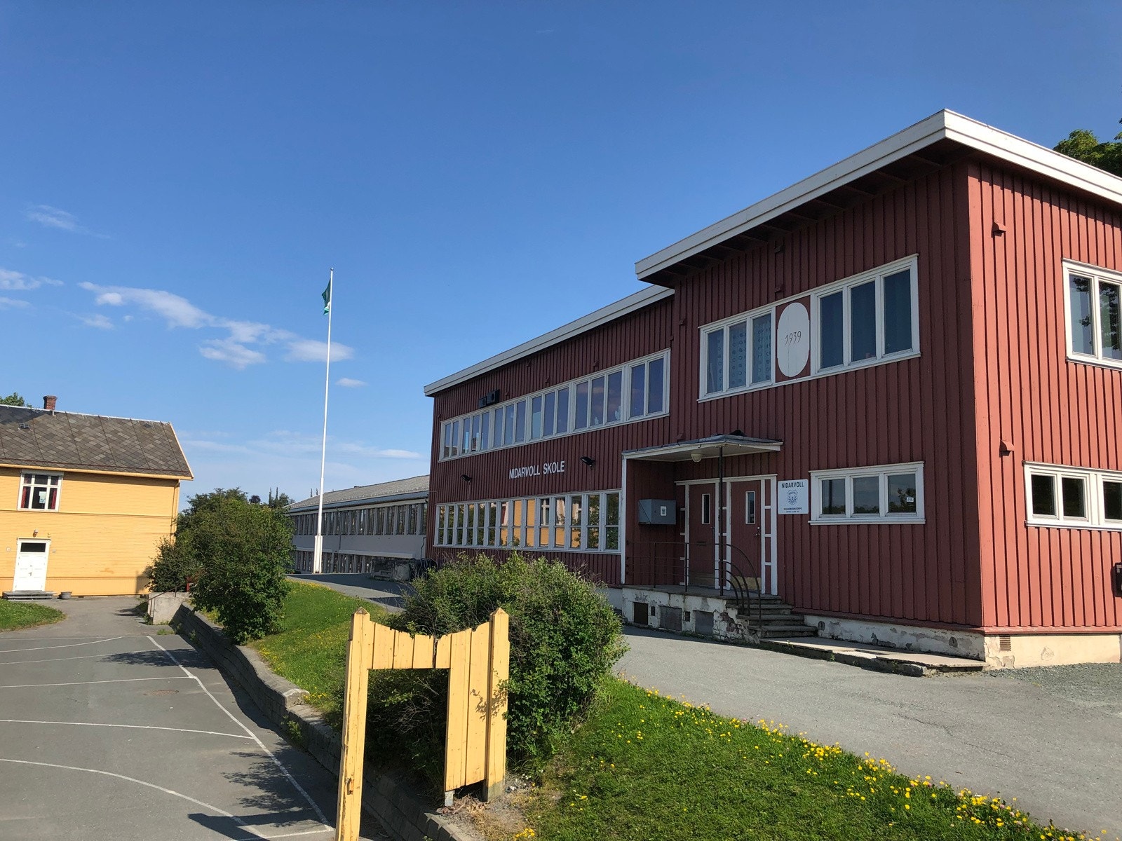 Nidarvoll barneskole ligger bare noen få minutters gange fra boligen. Galleribilde