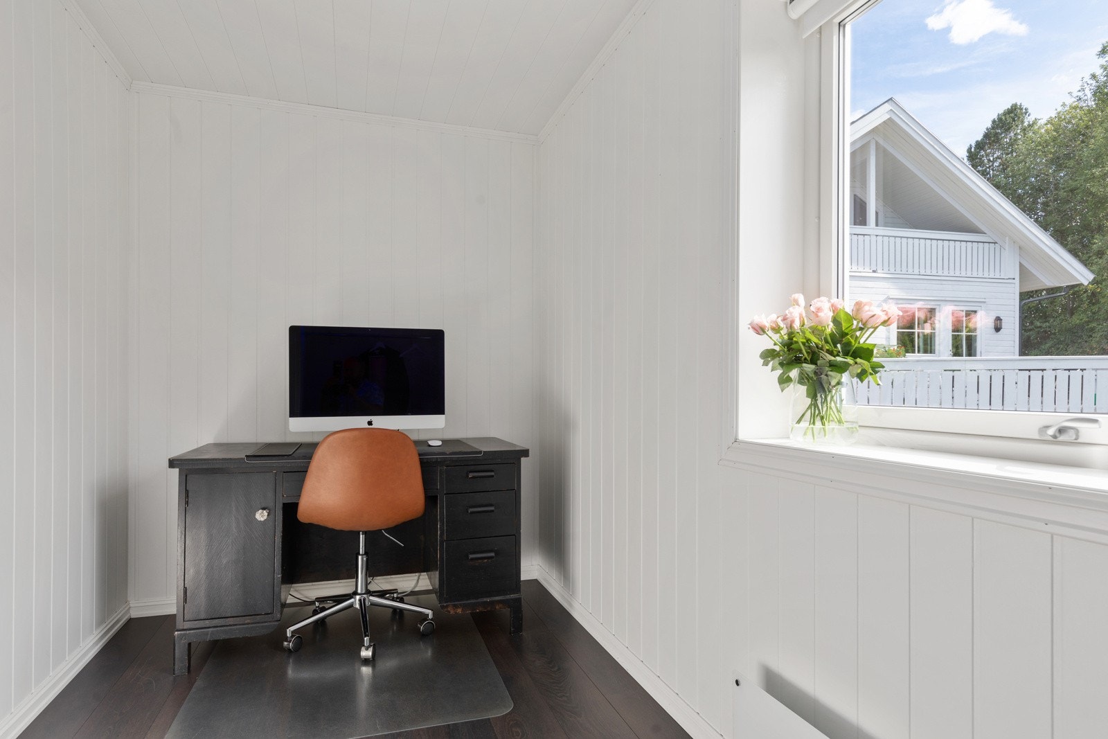 Soverom 2 benyttes i dag som kontor og er på 6,5 kvm. Galleribilde