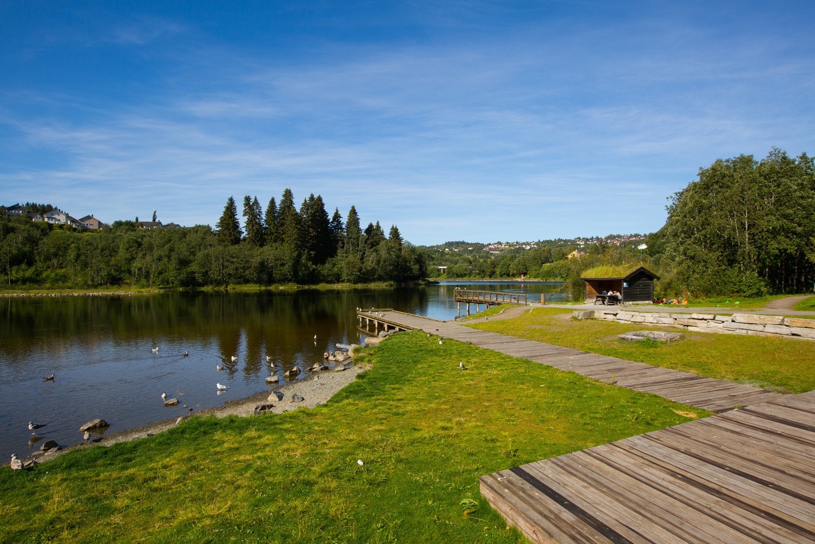 Nedre Leirfoss Park er et fint utgangspunkt til en flott sparertur langs Nidelven. Galleribilde