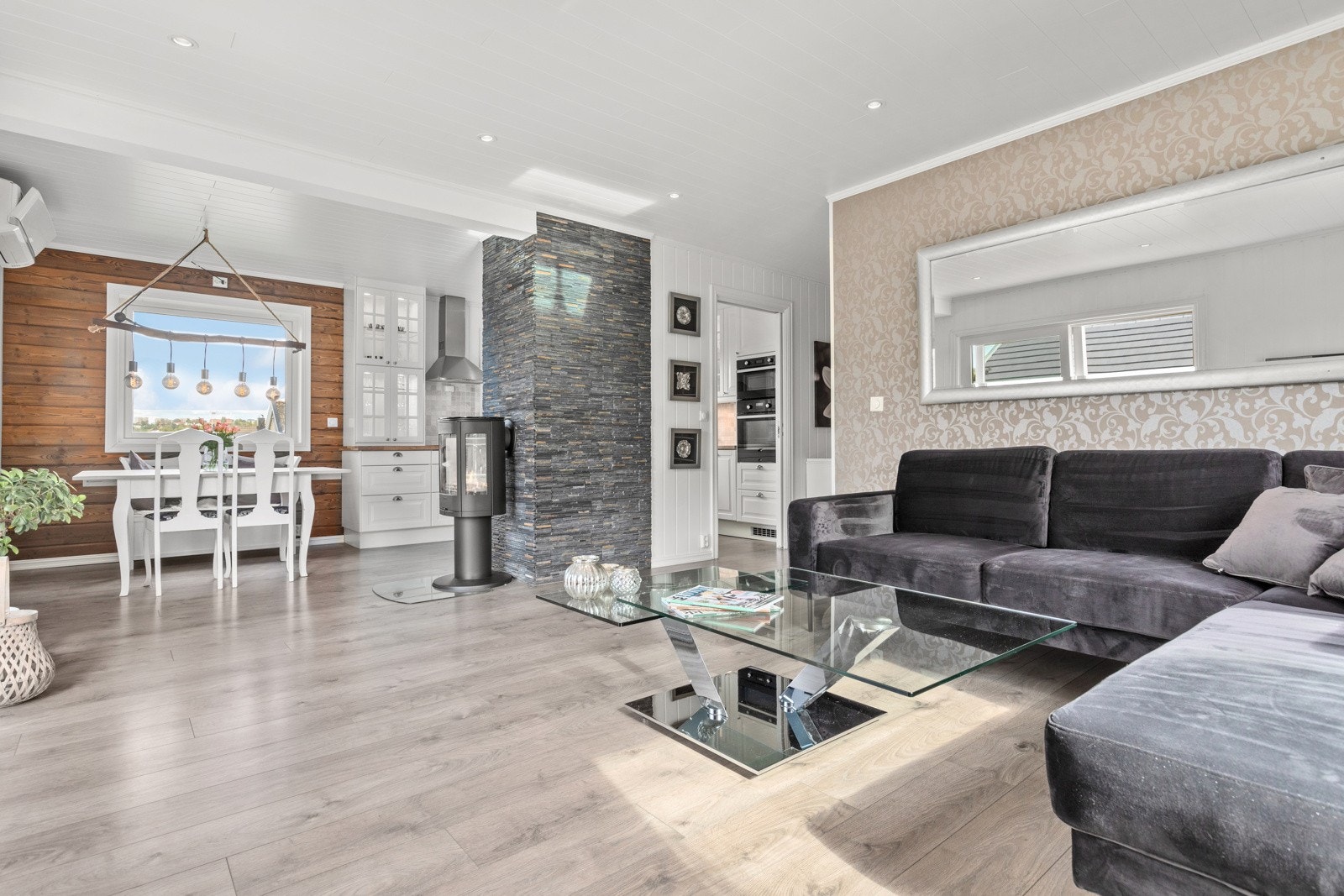 Proaktiv Eiendomsmegling ved Christian Schjetne har gleden av å presentere en pent beliggende tomannsbolig på Nidarvoll. Galleribilde