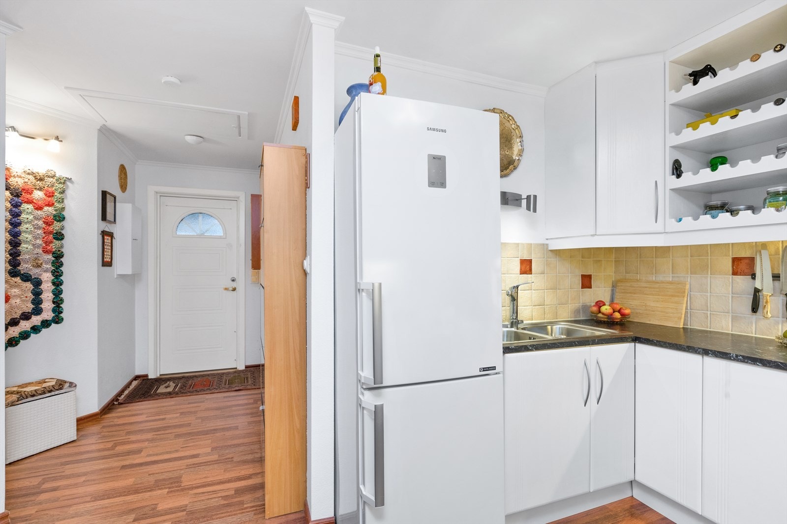 Åpent og romslig inngangsparti Galleribilde