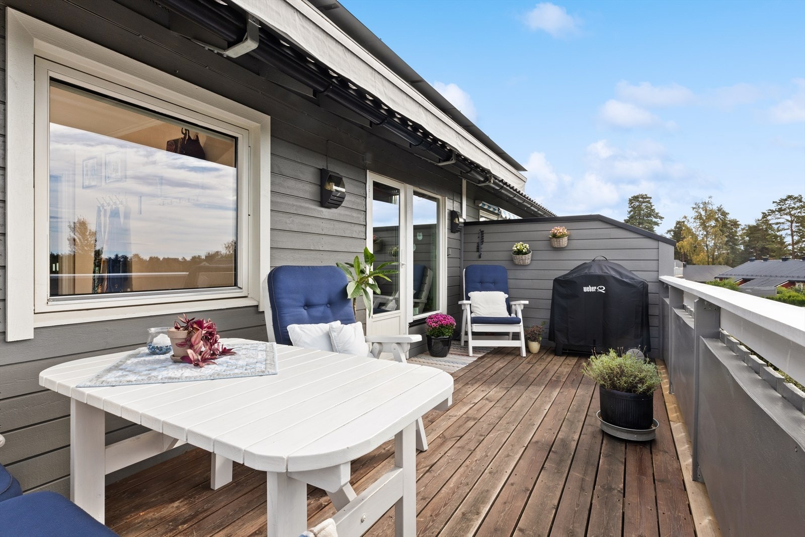 Romslig balkong på ca 15 kvm hvor du kan møblere etter eget ønske. Galleribilde