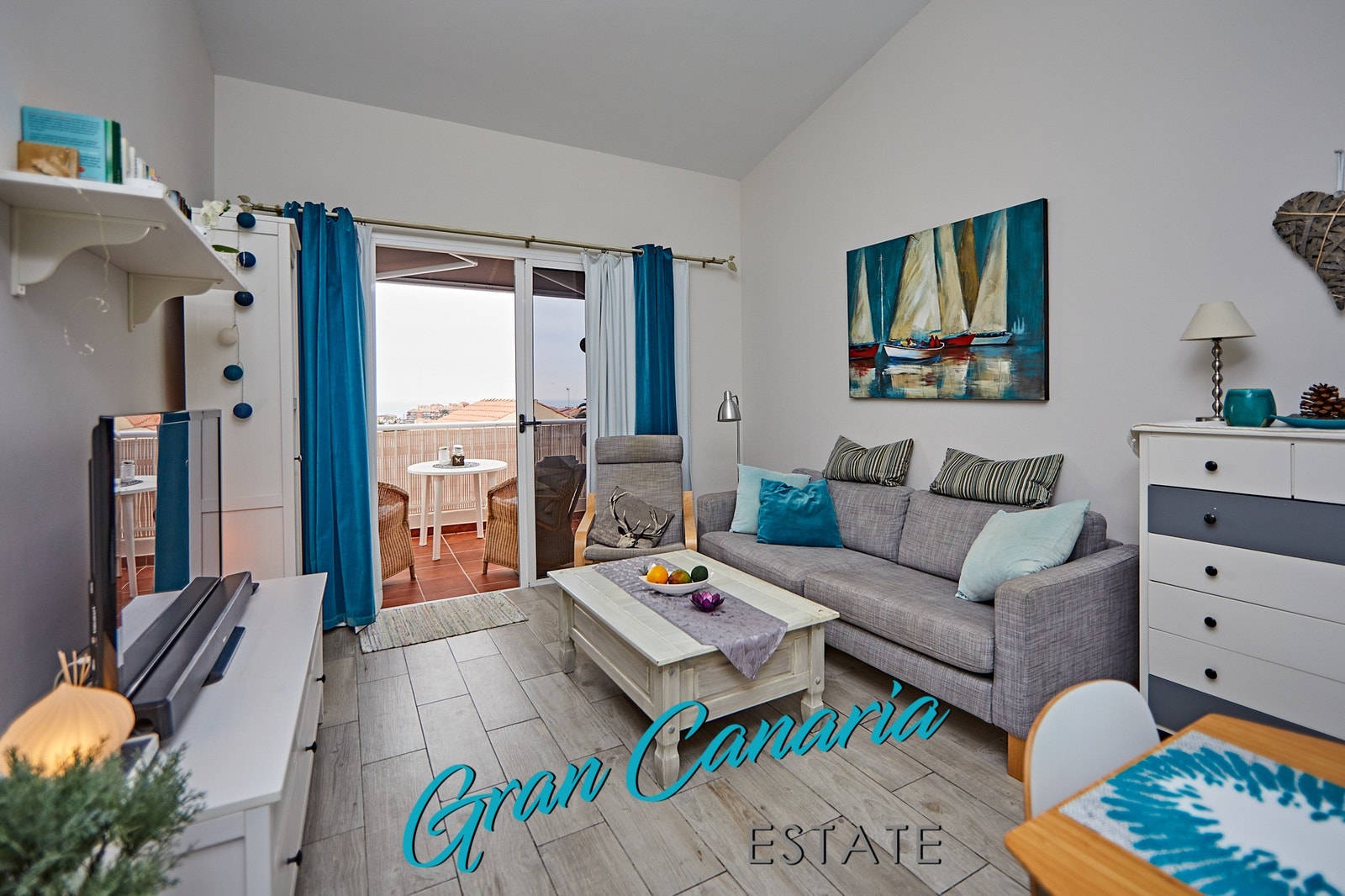 Pen leilighet oppgradert med nyere kjøkken og moderne fliser på gulvene Galleribilde