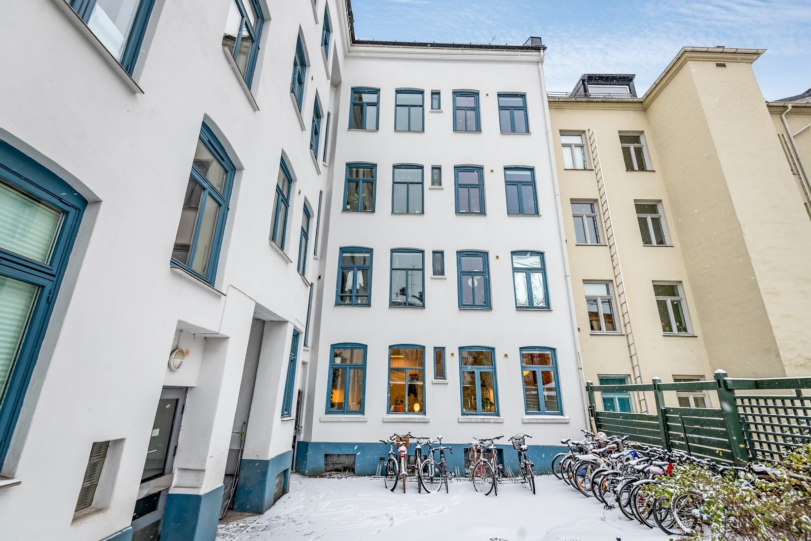 Fasade bakgård Galleribilde