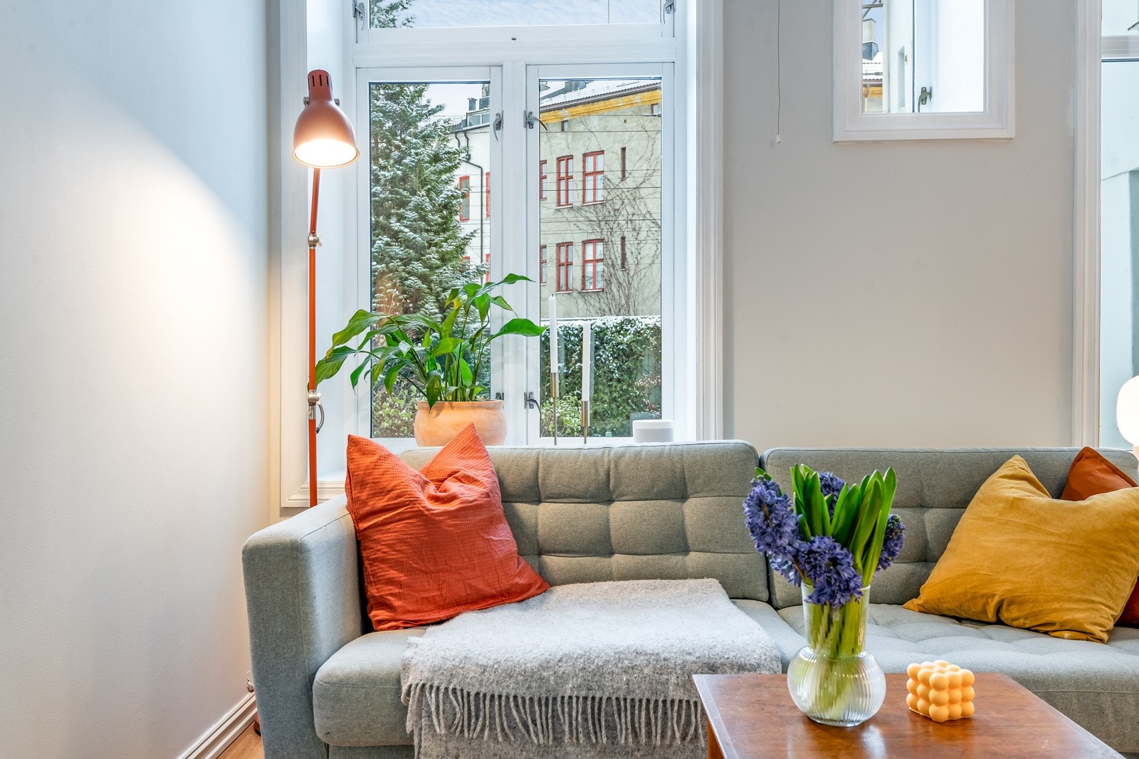 Fra leiligheten er det hyggelig utsyn mot bakgård Galleribilde