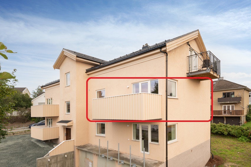Leiligheten ligger i 2.etg på byggets høyre side. Galleribilde