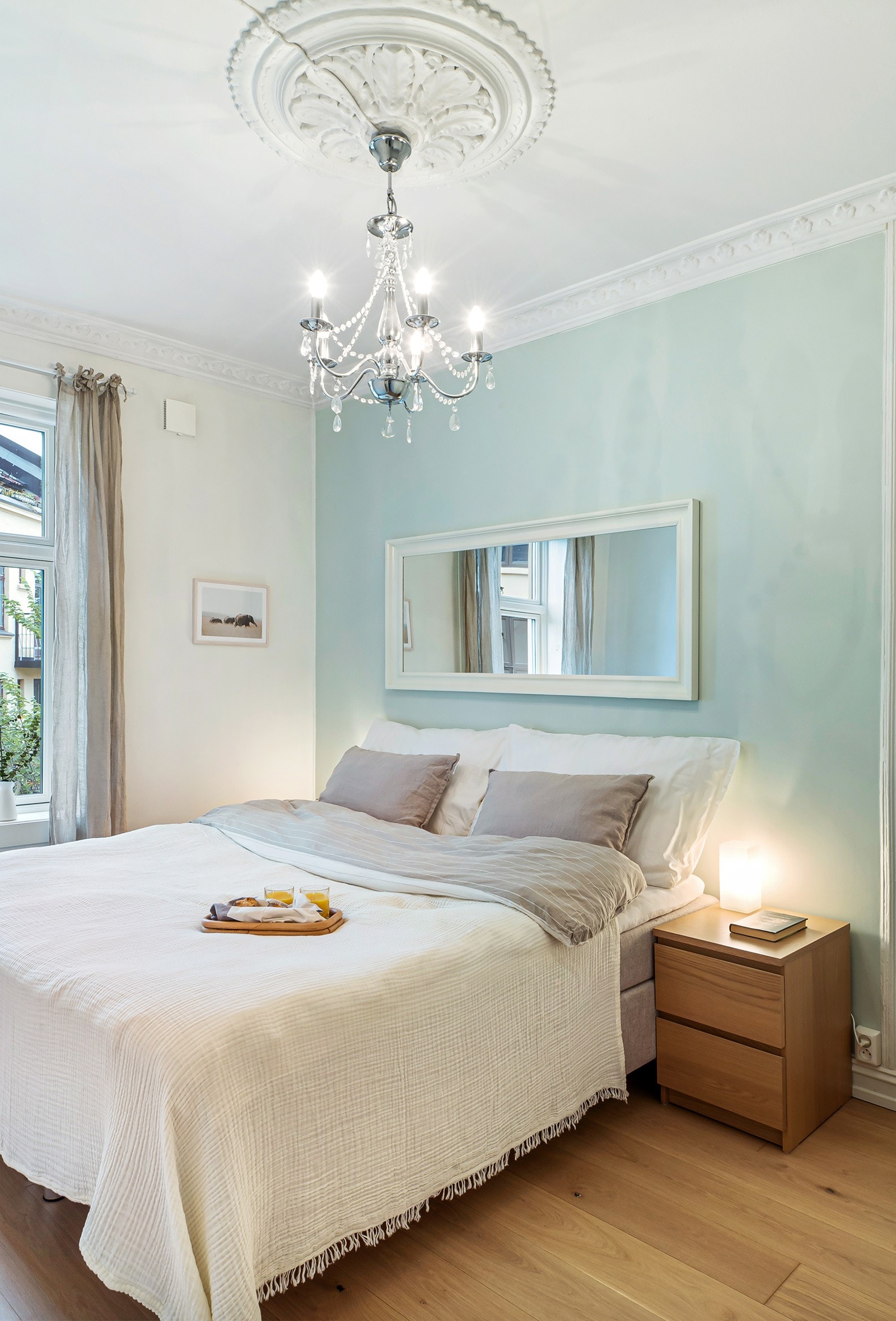 Soverommet vender ut mot rolig bakgård. Galleribilde