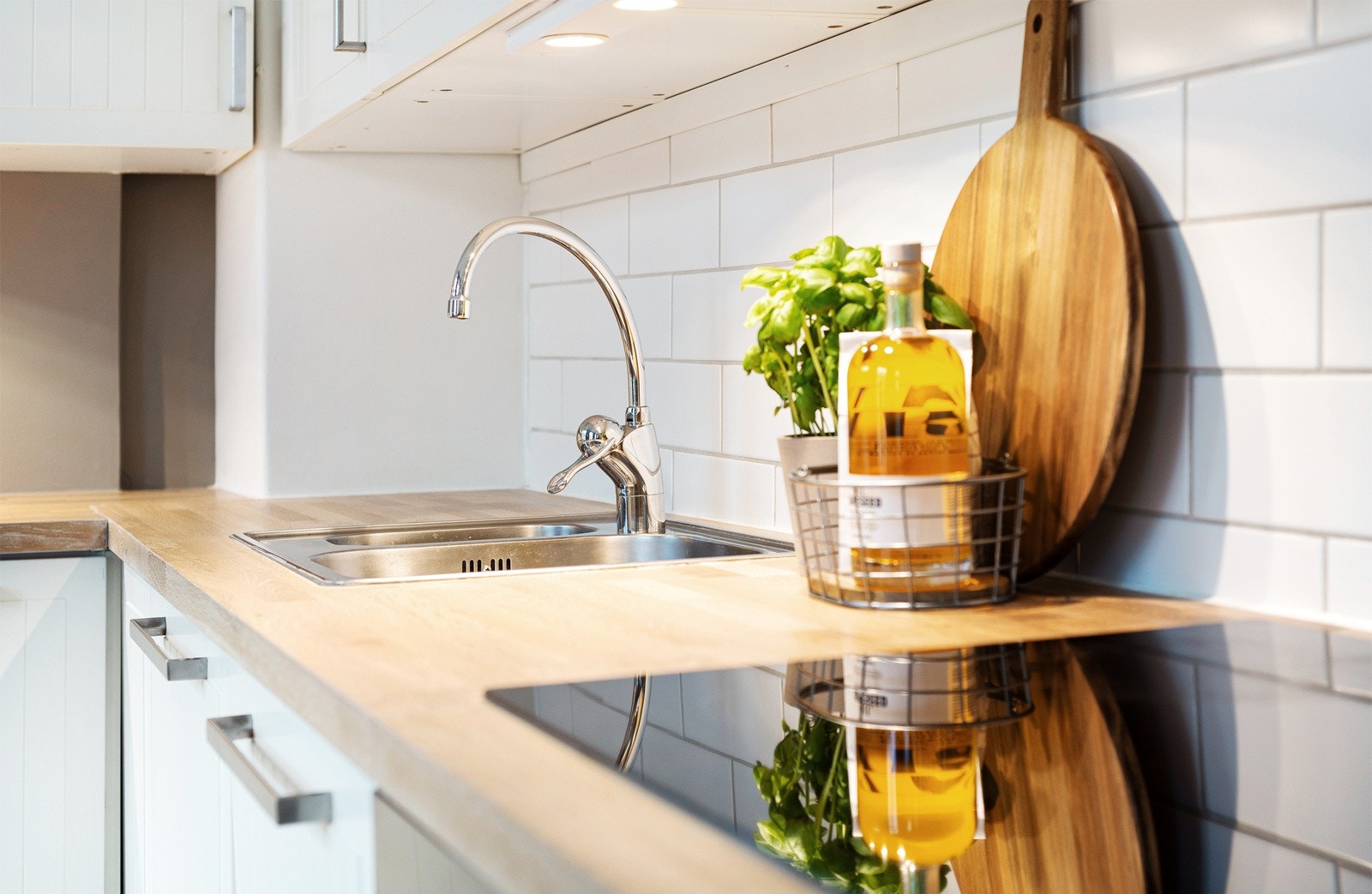 Benkeplate i heltre, pusset og oljet i 2021. Galleribilde