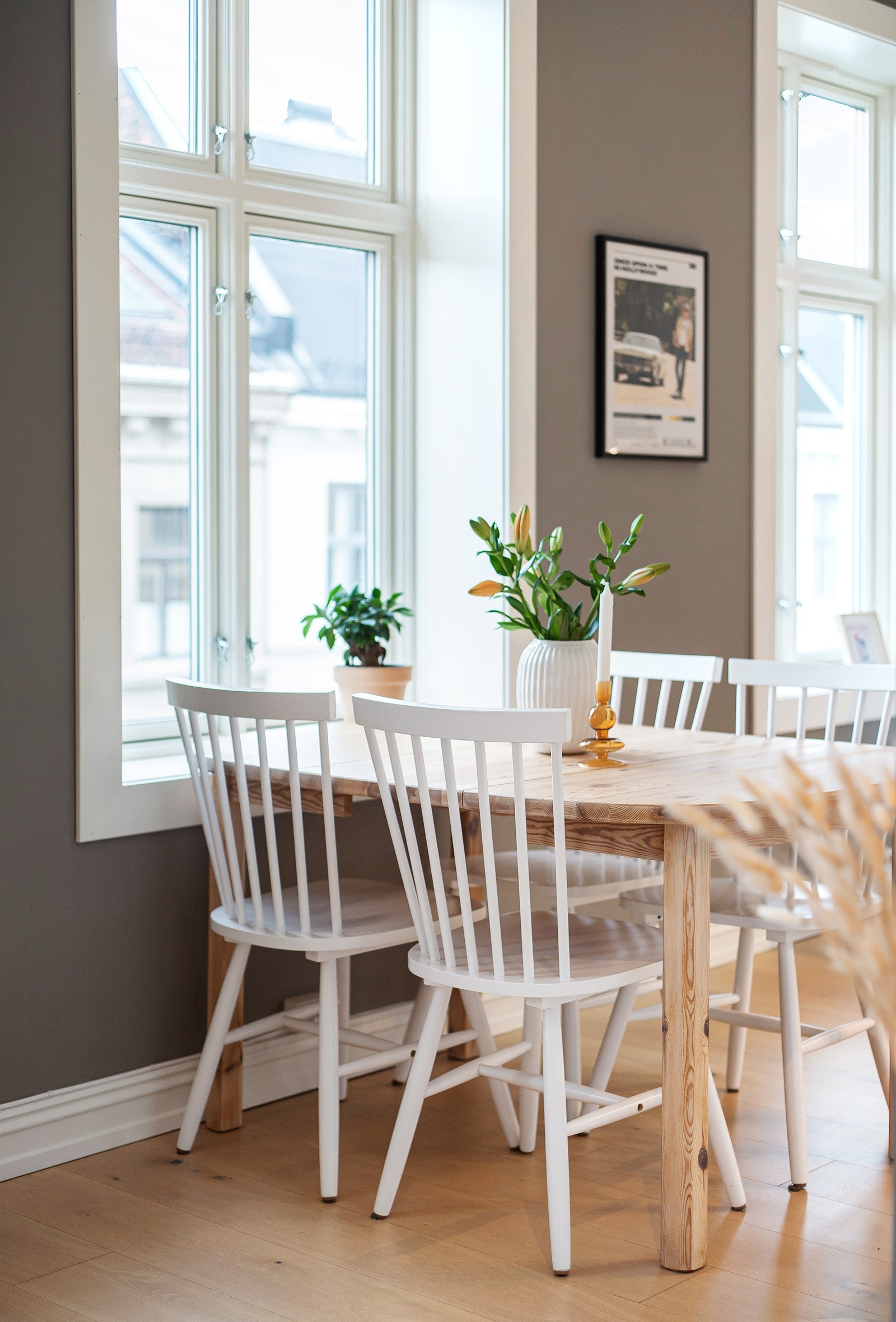 Stuen har god plass og flere møbleringsmuligheter. Galleribilde