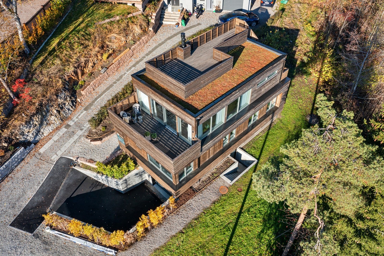 En påkostet og moderne enebolig under oppføring med gjennomtenkte løsninger for den moderne familien. Galleribilde