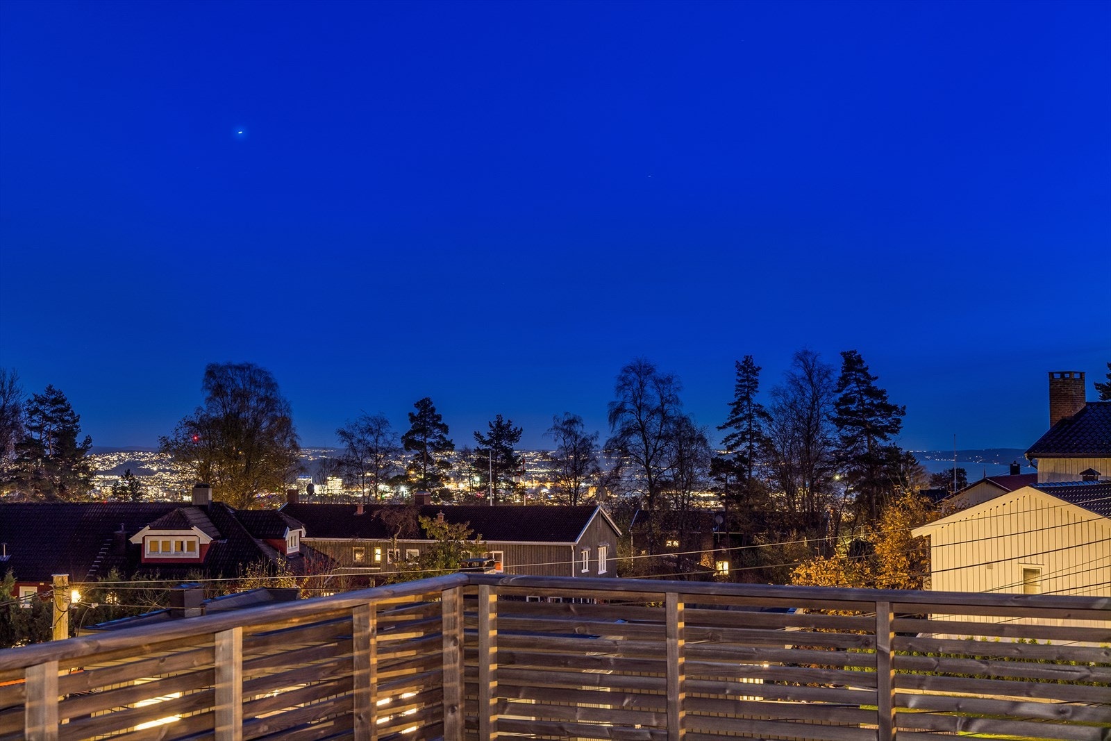 Utsikten på kveldstid. Galleribilde