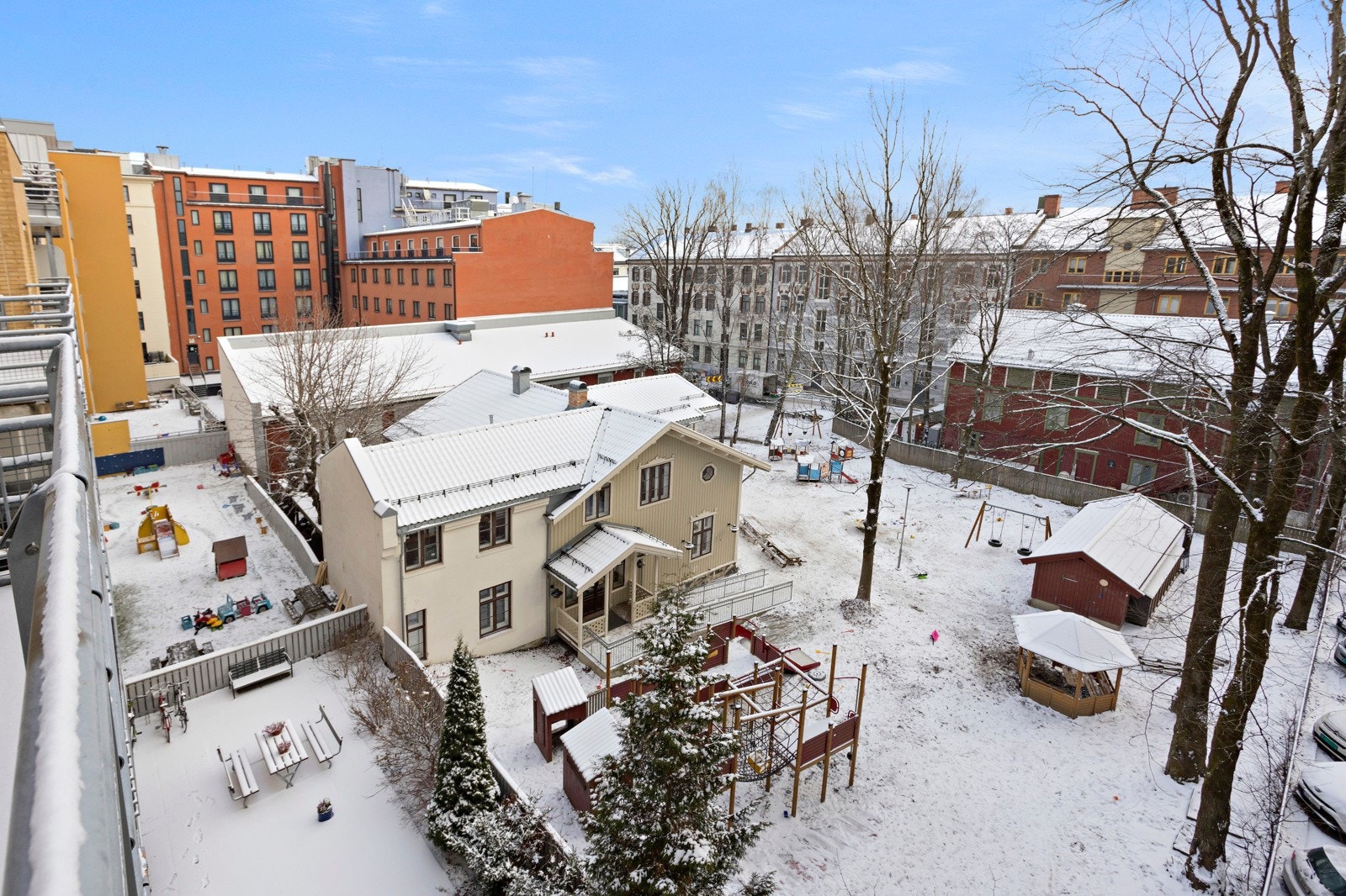 Utsikt fra balkong Galleribilde