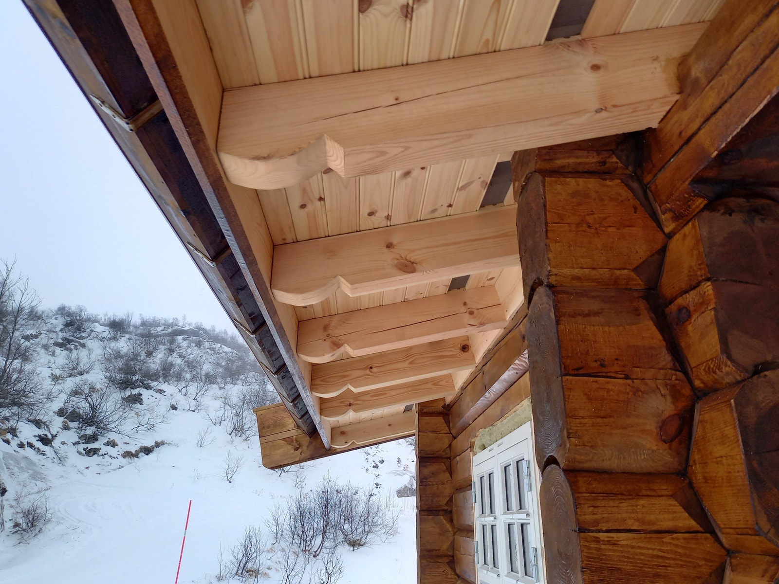 80 cm overbygg rundt hele hytta Galleribilde