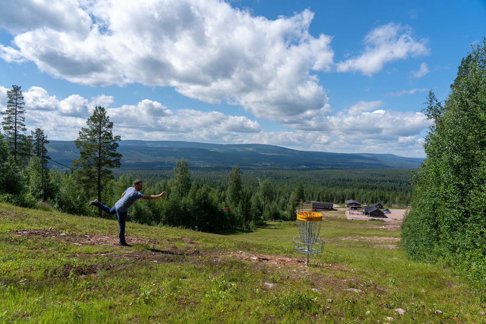 Fulufjellet Discgolf Park byr på utfordring for de mer erfarne. Banen går på kryss og tvers av alpinbakken. Galleribilde