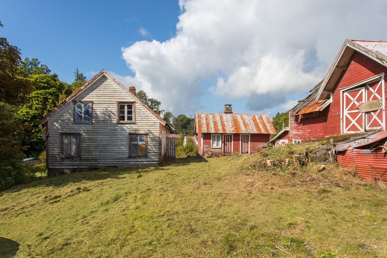 Våningshus, bryggerhus og låve/uthus Galleribilde
