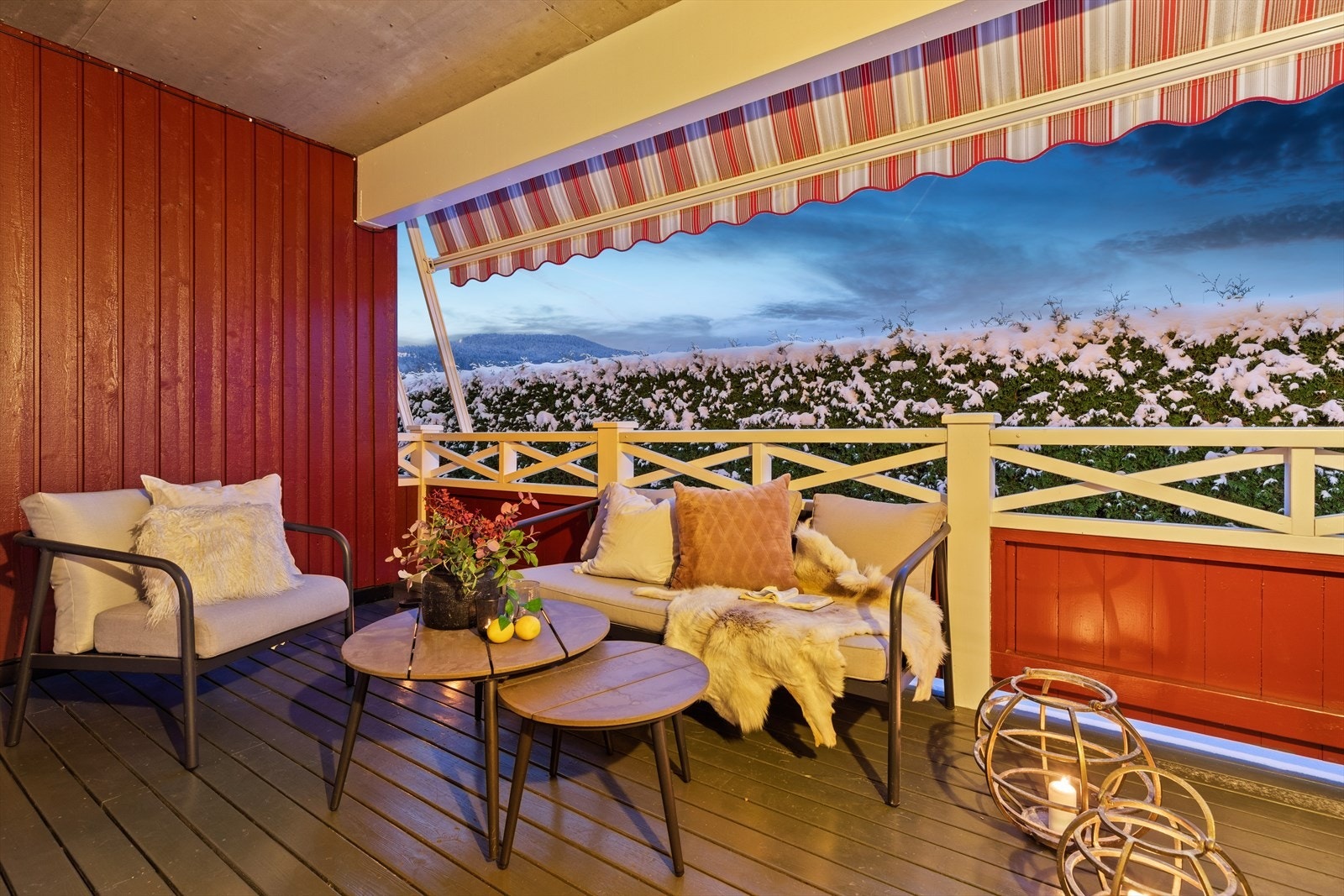 Takoverbygd terrasse med adkomst fra stue. Galleribilde
