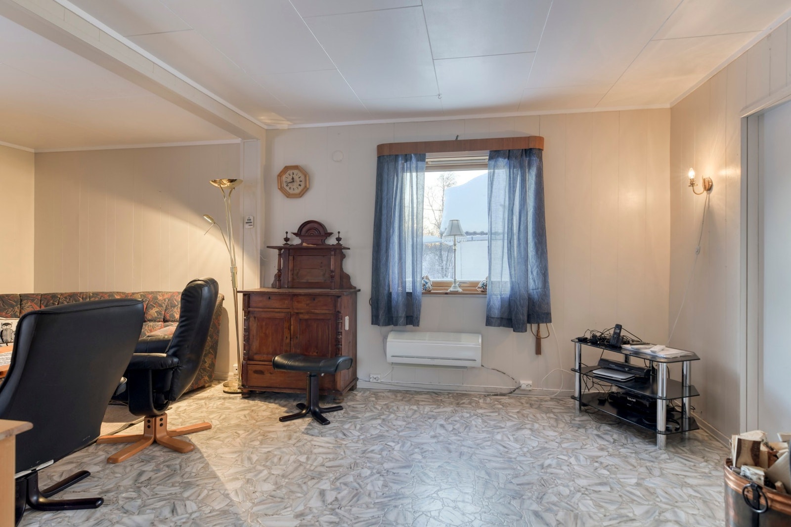 Romslig stue med varmepumpe Galleribilde