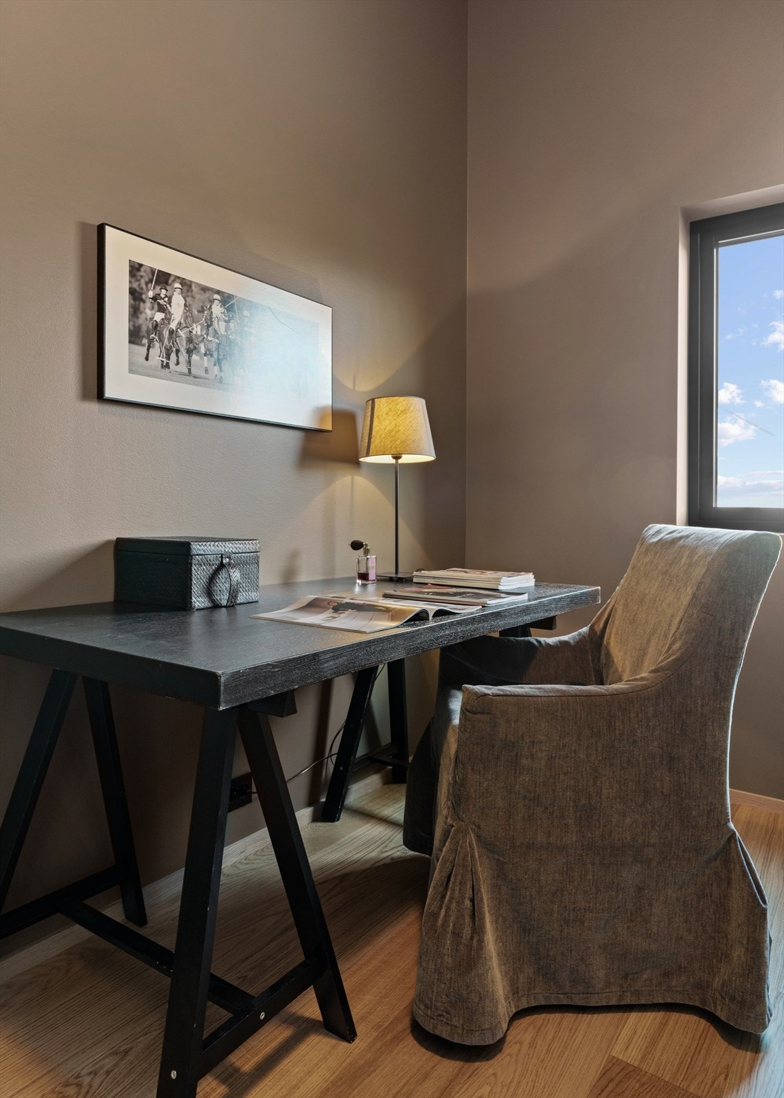 God plass til f.eks. hjemmekontor på soverom. Galleribilde