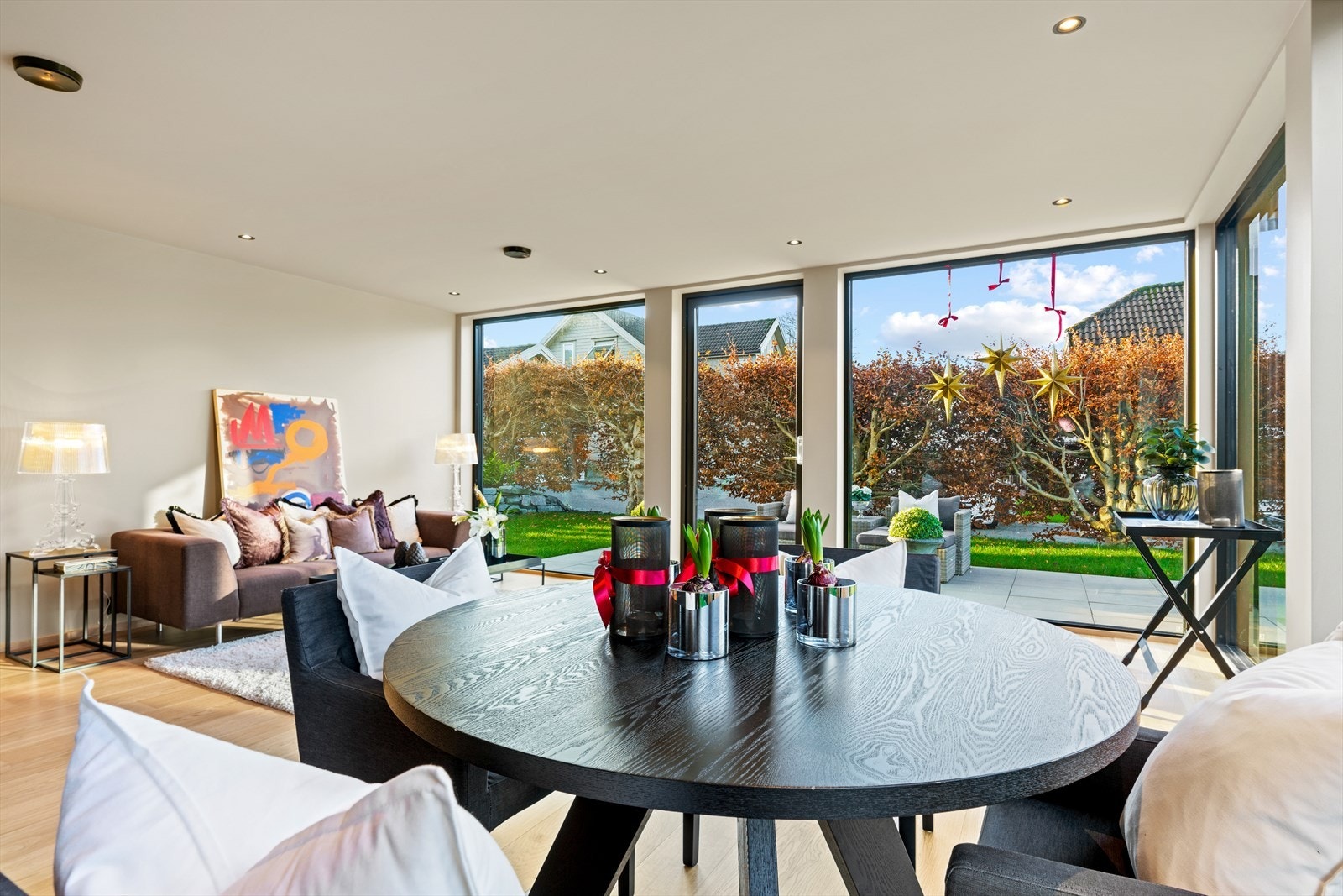 Luftig romfølelse i stue Galleribilde