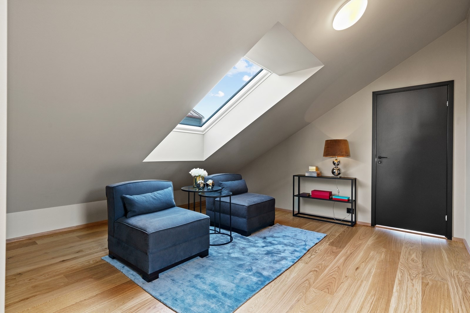 Loftstue er lys og luftig Galleribilde