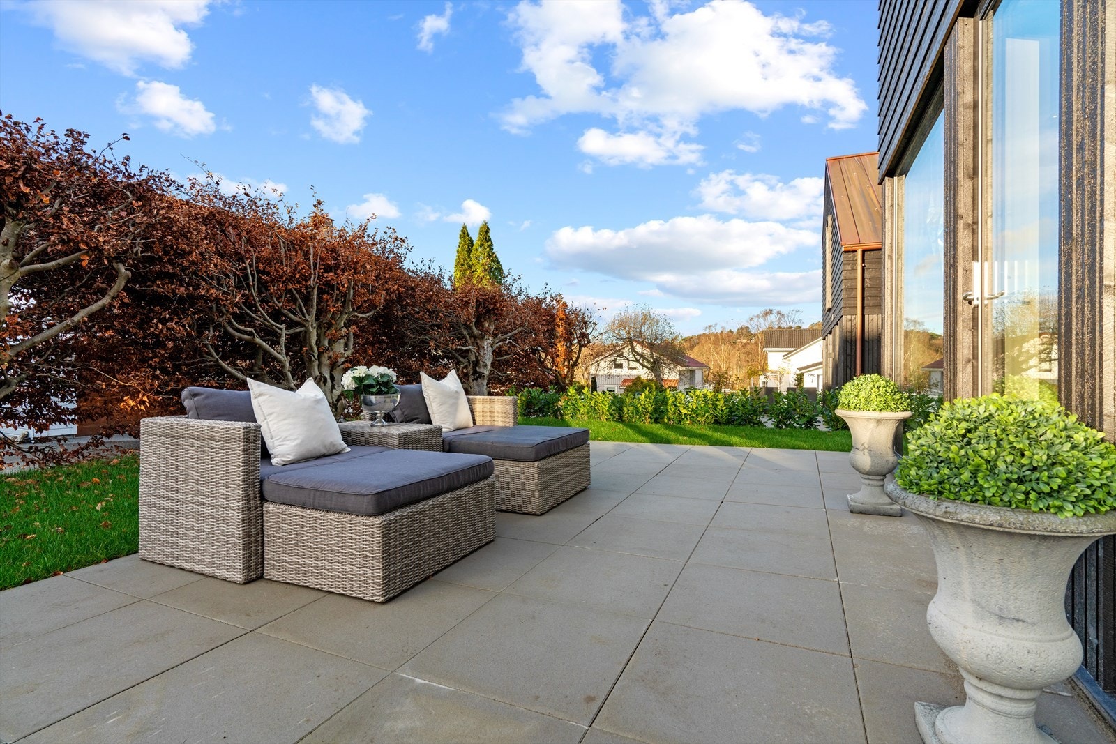 Terrassen har store steinheller Galleribilde