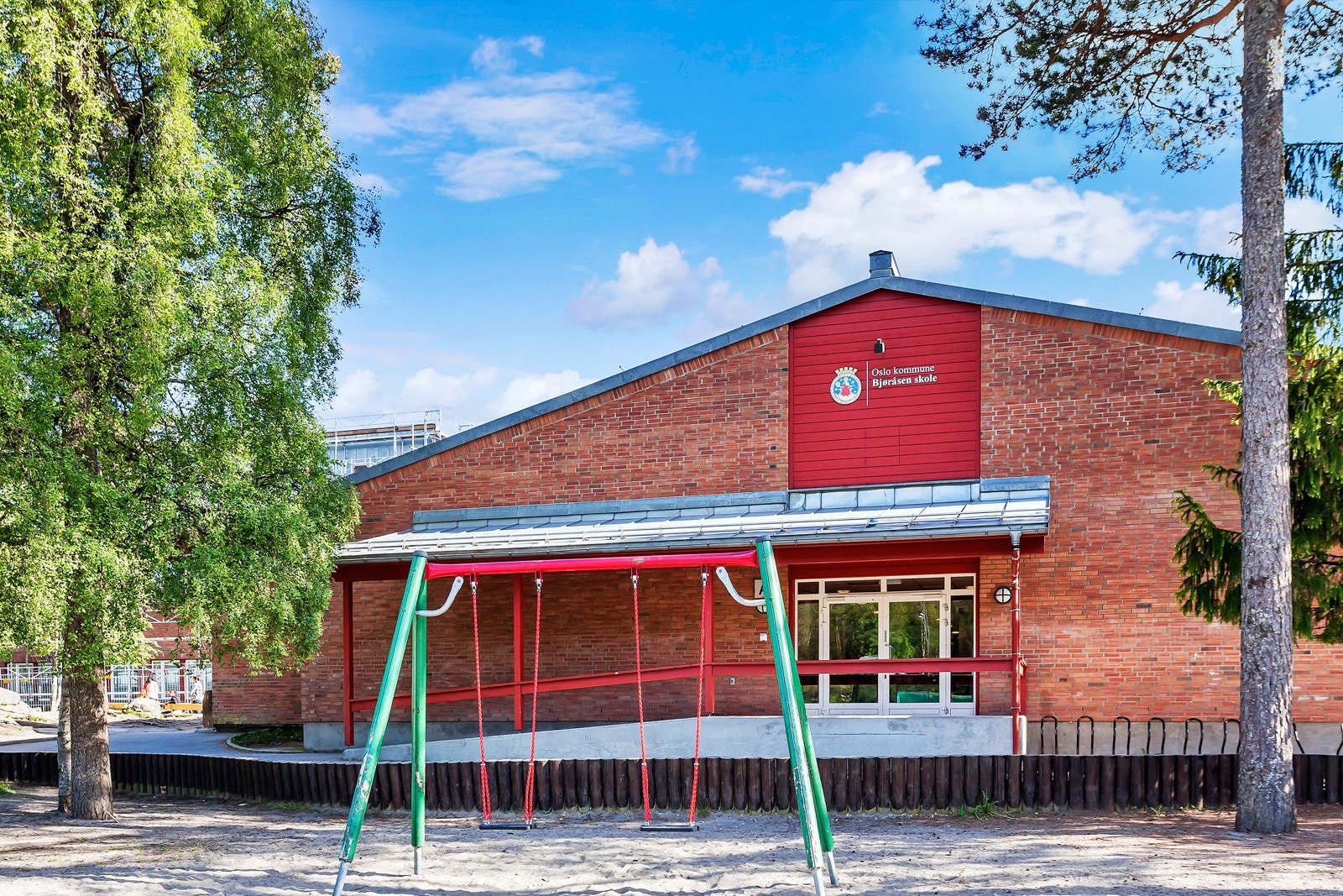 Bjøråsen skole er en offentlig grunnskole for 8. 10. trinn beliggende på Romsås. Galleribilde