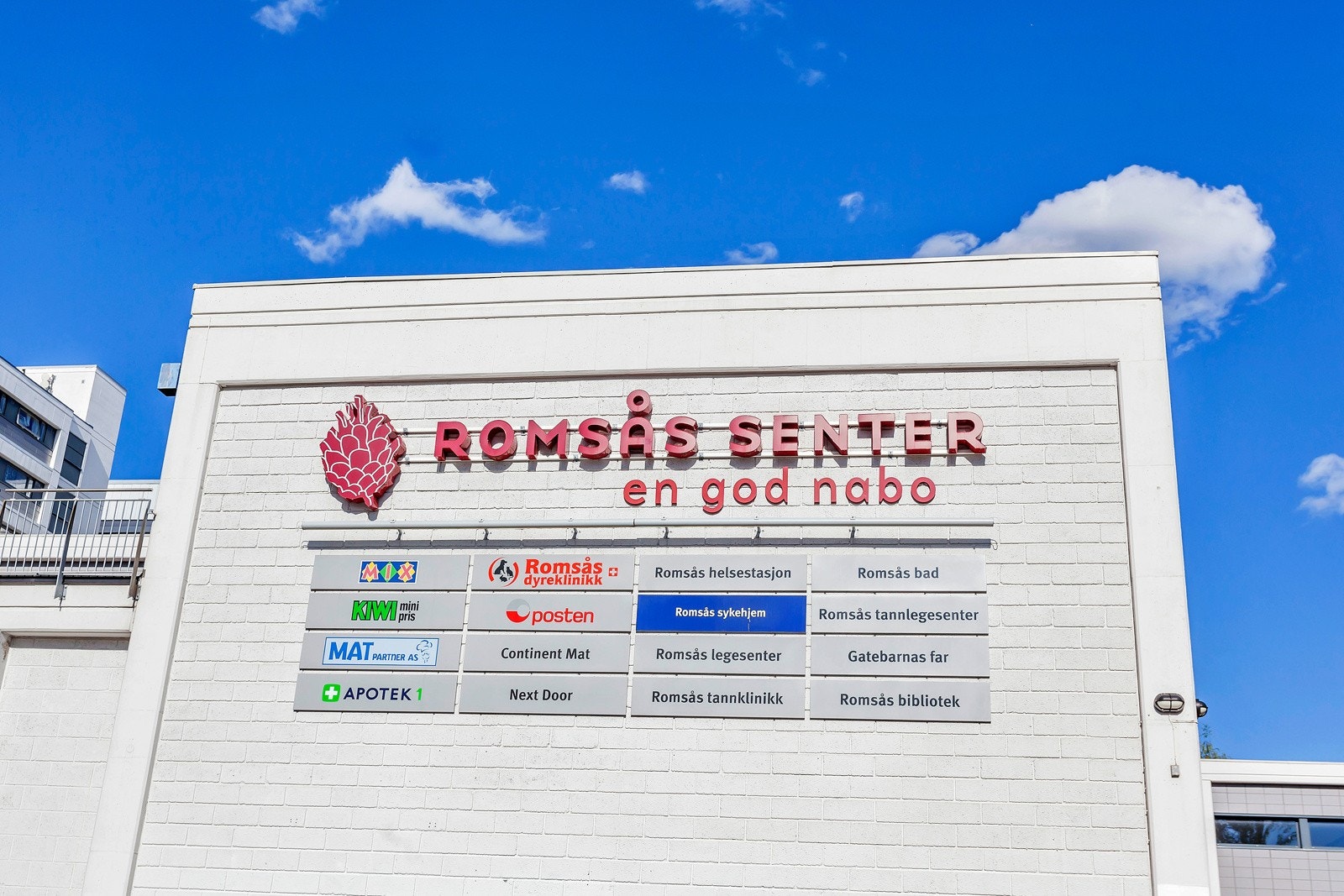 Romsås Senter med flere servicetilbud. Galleribilde
