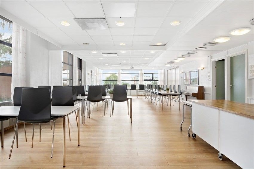 Her er det muligheter for felles middager eller matlaging. Camilla er også selskapsrom og består av 3 enheter som kan leies samlet eller hver for seg til beboere. Galleribilde