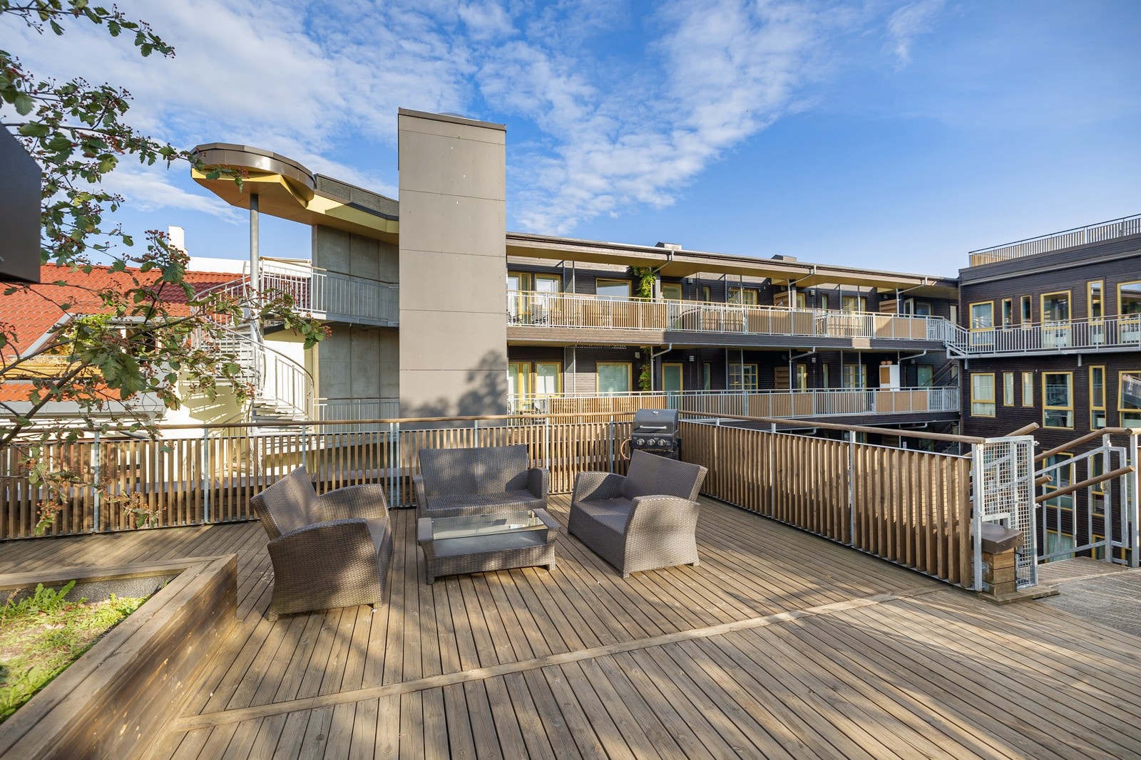 Når man har slike fine utearealer er det problemfritt å tilbringe dagen ute selvom man bor midt i byen! Galleribilde