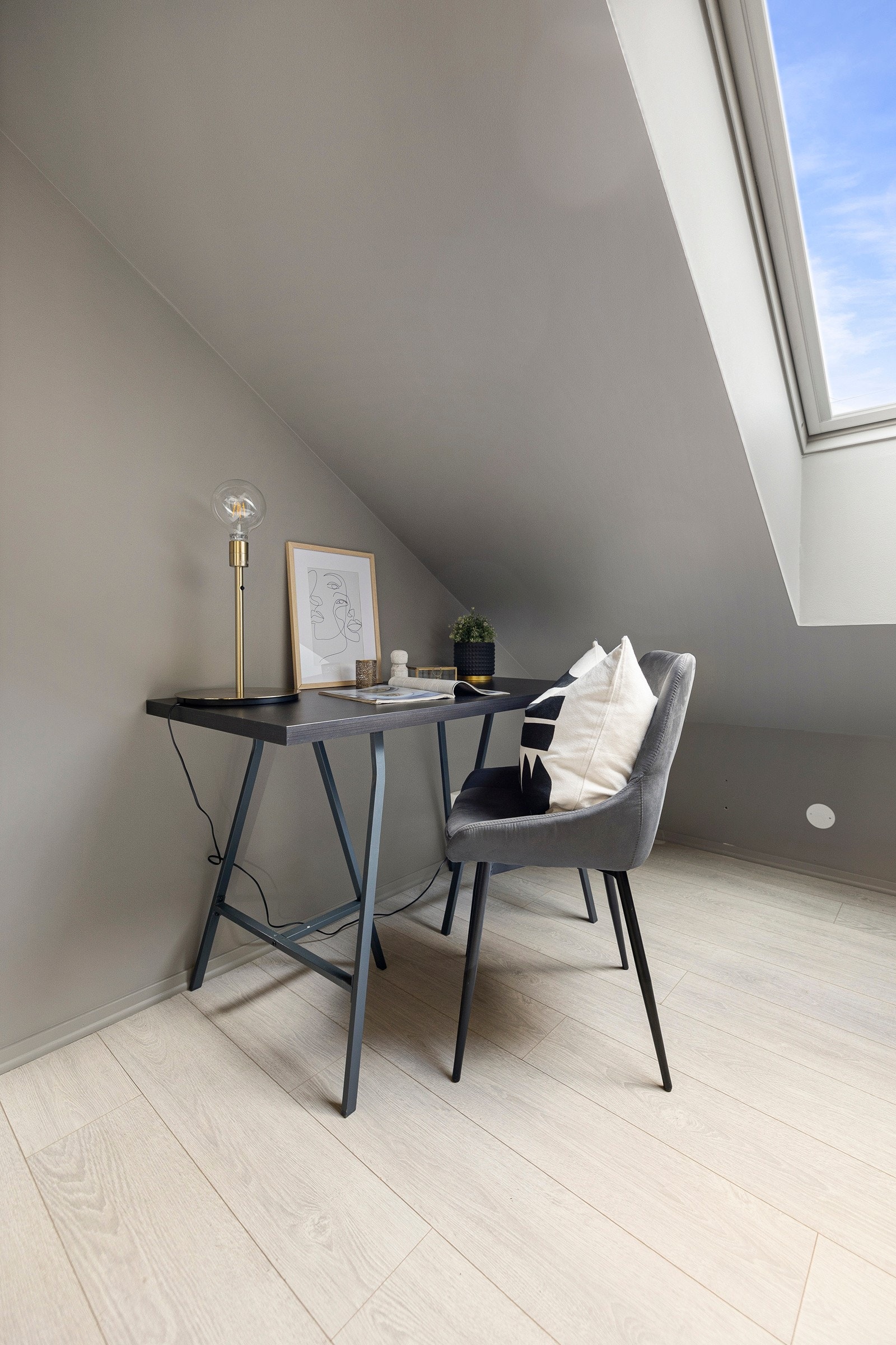 Bygget har felles brannvarsling med vannsprinkelanlegg i fellesarealer og leiligheter. Galleribilde