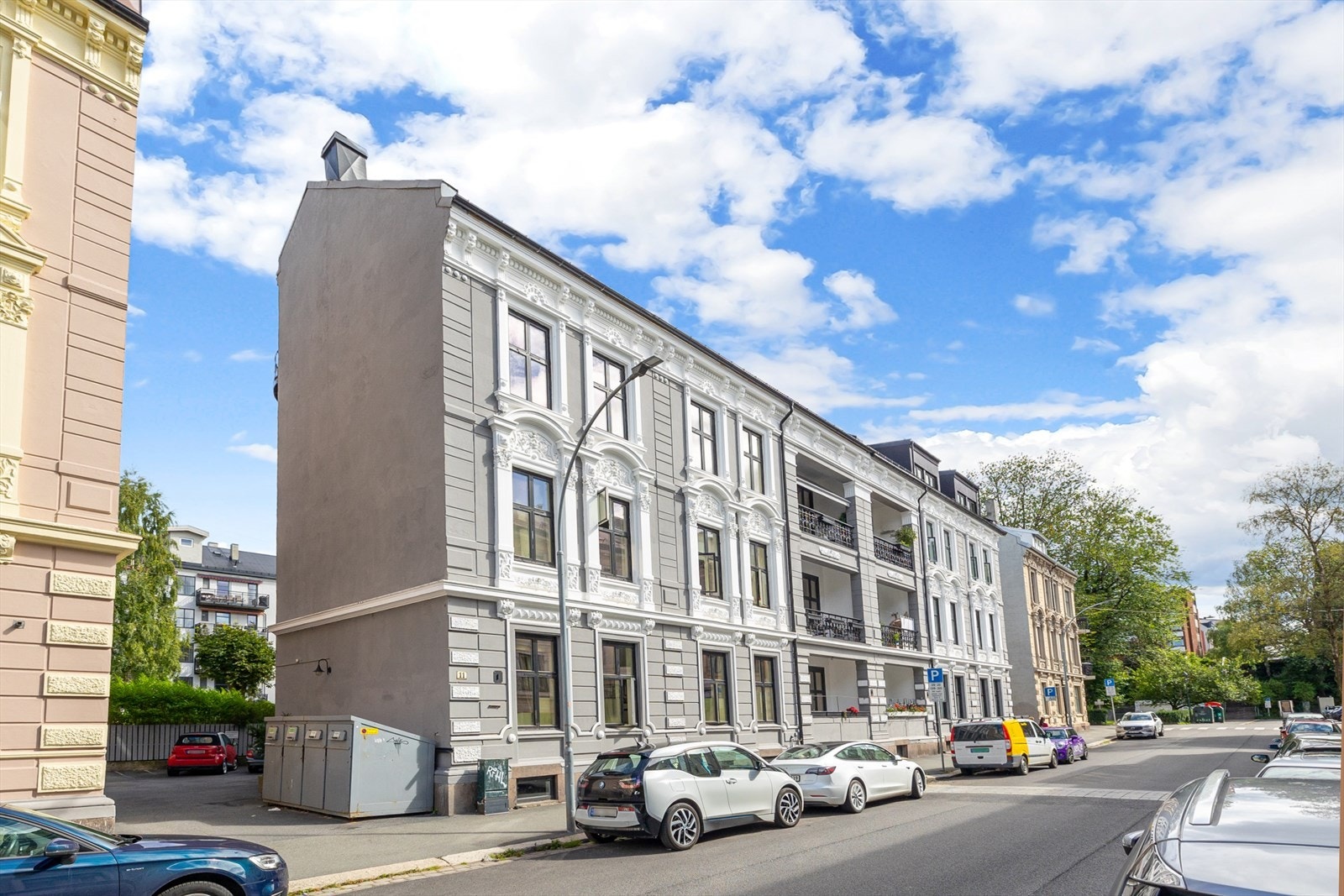 Vakker klassisk bygård i Middelthuns gate Galleribilde